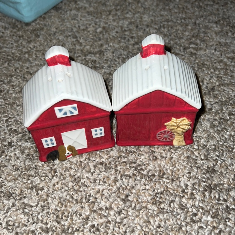 Pioneer Woman Barn Salt and Pepper Shakers
